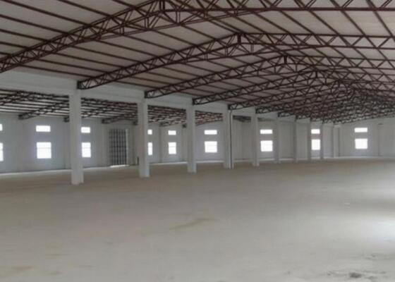 calidad 4000 metros cuadrados Edificio de estructura de acero Almacén con revestimiento aislado de EPS / lana de roca / PU / paneles sandwich de fibra de vidrio fábrica